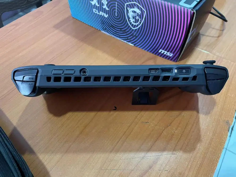 Msi claw A1M 1TB RAM 16GB dan Portable Monitor BeeX 10.5 TOURCHSCREEN