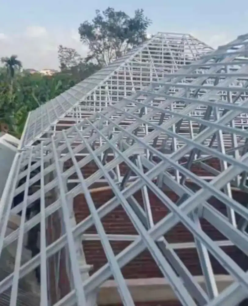 PEMASANGAN ATAP RUMAH DAN RENOVASI ATAP RUMAH DARI BAJA RINGAN