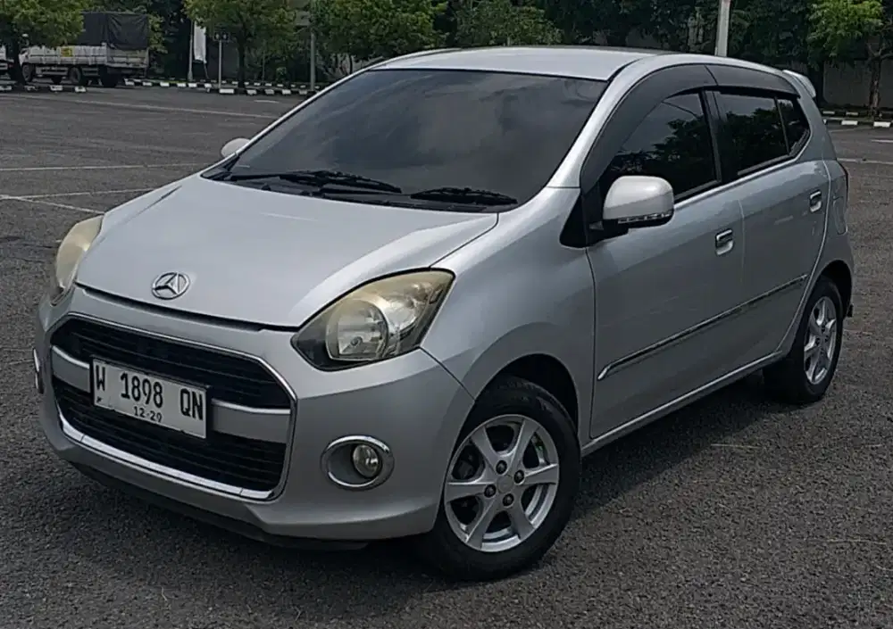 Daihatsu Ayla X MT 1.0 2014 Silver _Bagus_W Sidoarjo.
