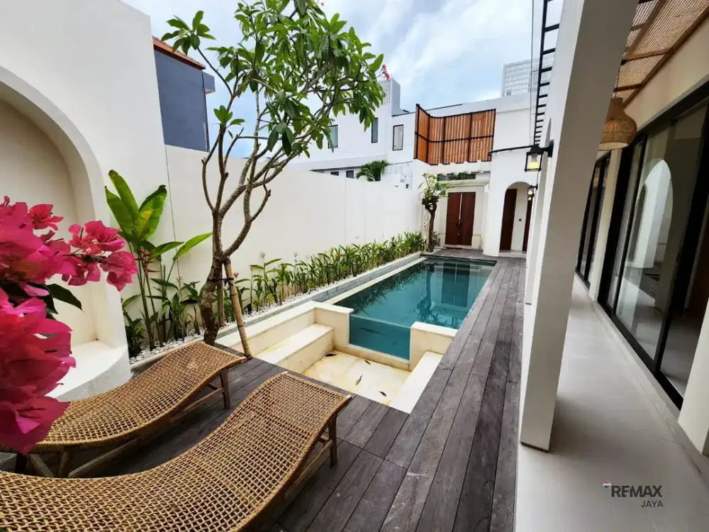 Villa 1 Lantai Nyaman dan Tenang Disewakan, di Kerobokan Area