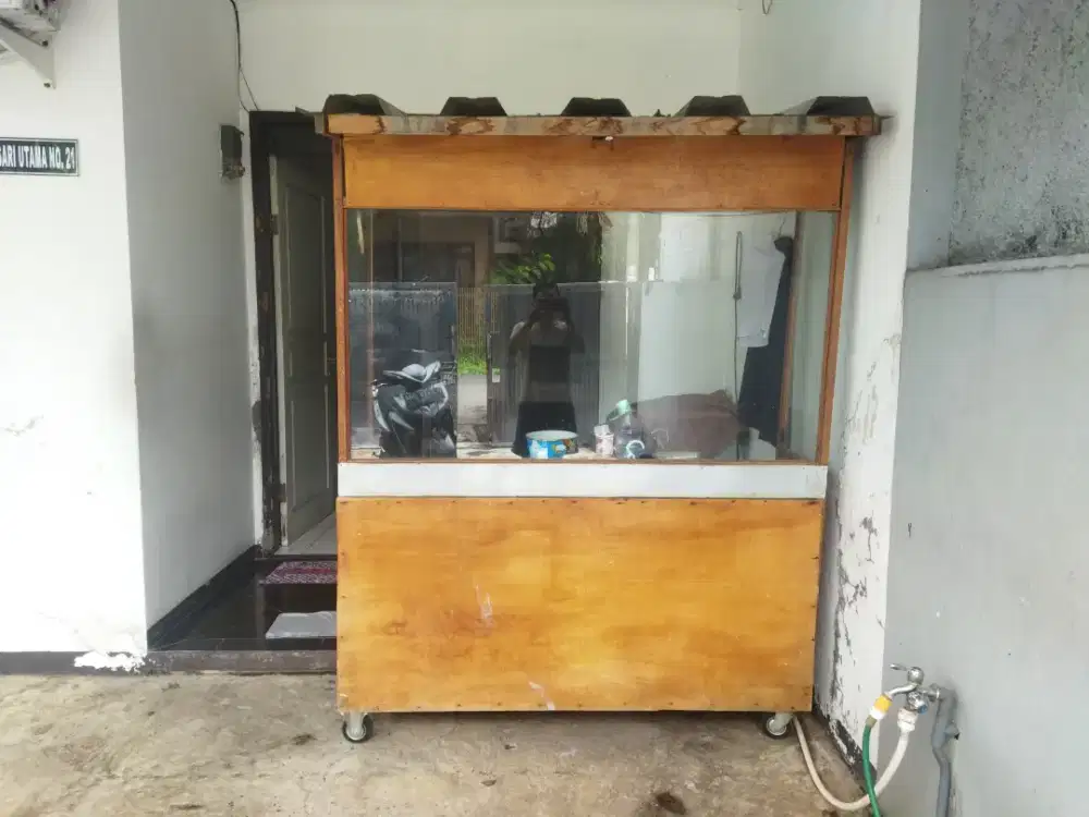 Gerobak dagang dari kayu