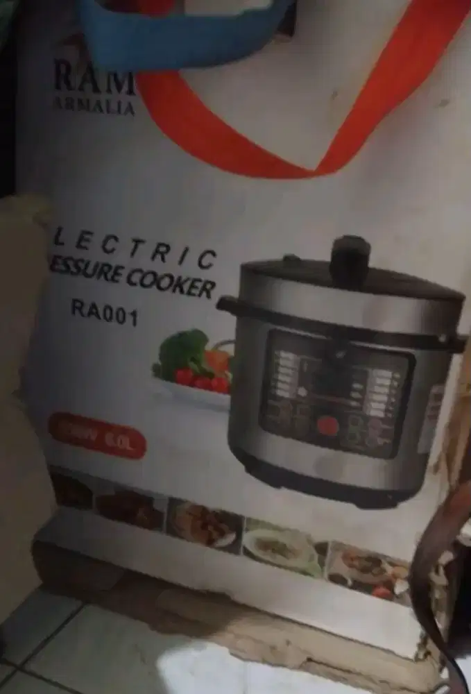 panci presto listrik (electric pressure cooker) merek Ravam Armalia.