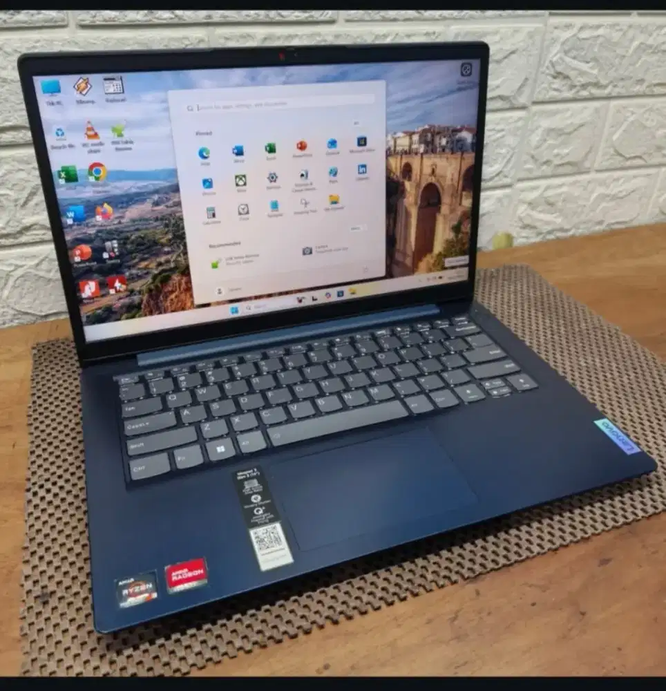 LAPTOP LENOVO IDEAPAD SLIM 3 AMD RYZEN 3-5300U (8/256GB) 14TAHUN 2021
