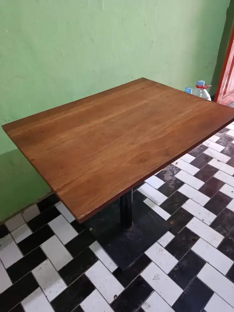 Meja kayu besi Resto bekas masih bagus