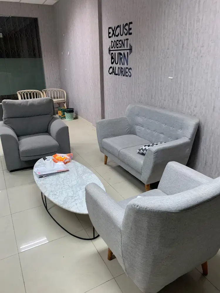 CUCI GUDANG. 4 sofa / 1 Meja