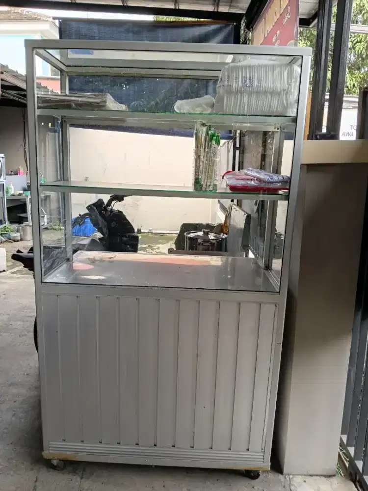 Estalase kaca Aluminium