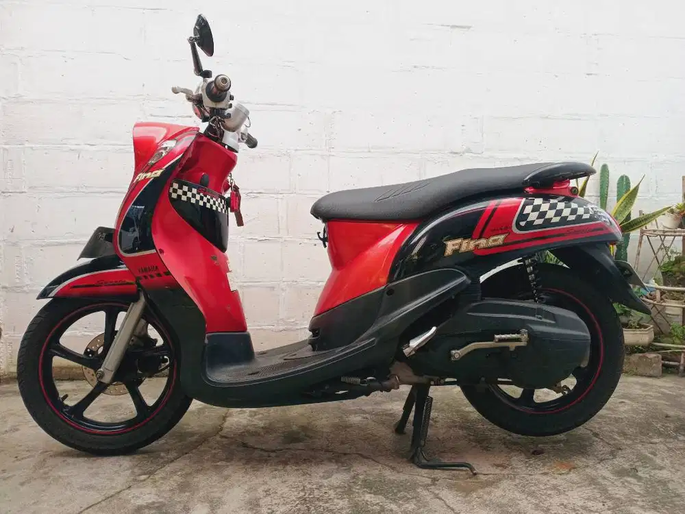 YAMAHA mio FINO sporty 2012 warna cabe merah hitam pedas