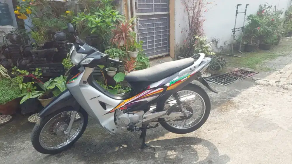 HONDA KHARISMA 125D THN 2004