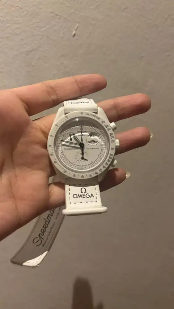 Omega x Swatch Snoopy