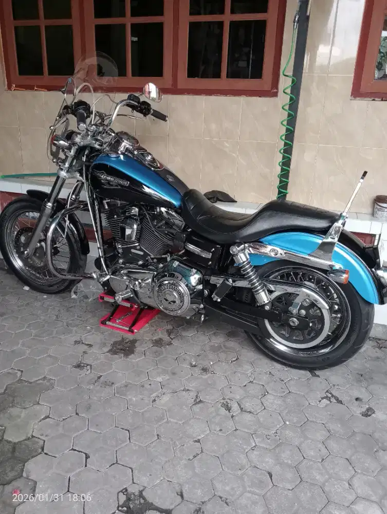 Harley dyna super glide