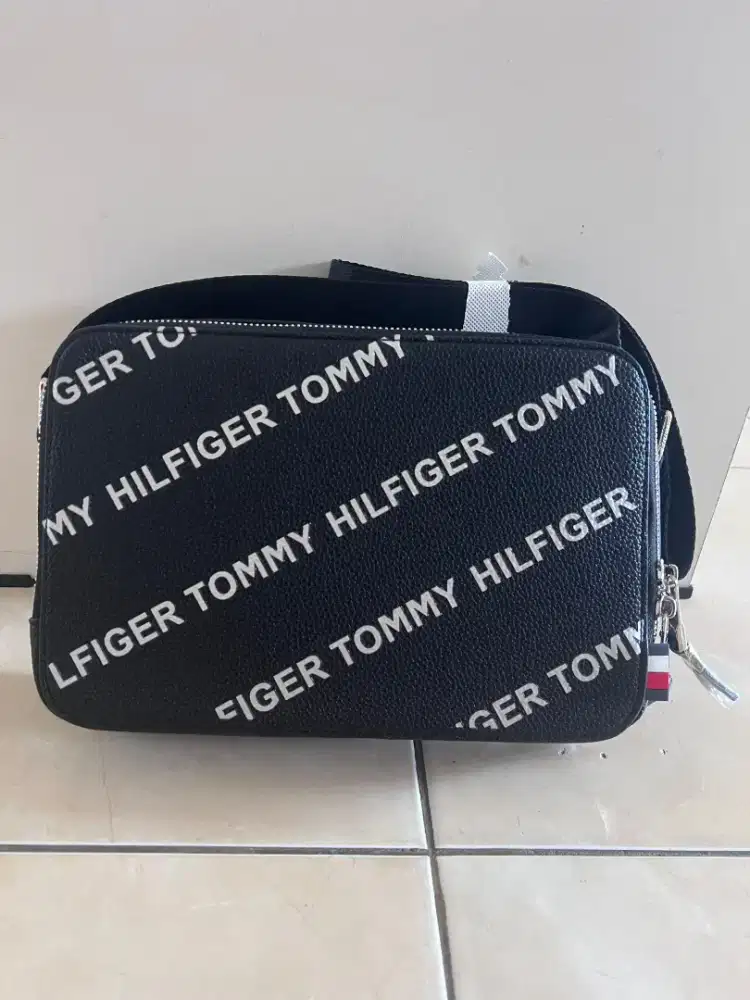 TOMMY HILFIGHER TAS SELEMPANG