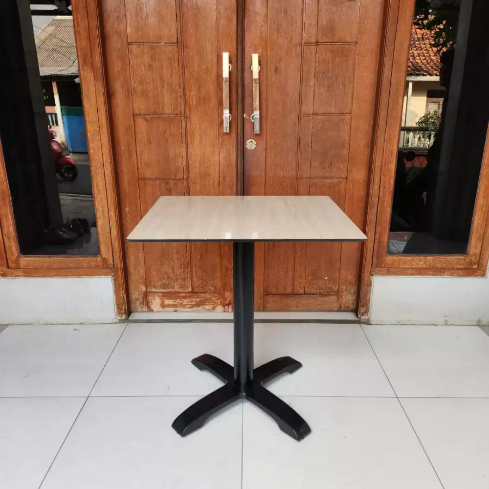 Meja ex Cafe - Meja ex Resto M1