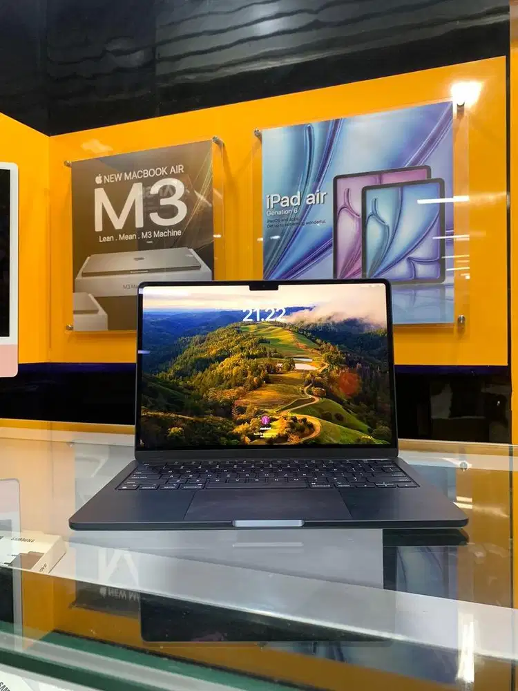 Macbook Air M2 16/256GB Garansi iBox 21 November 2026 Black CC 2%