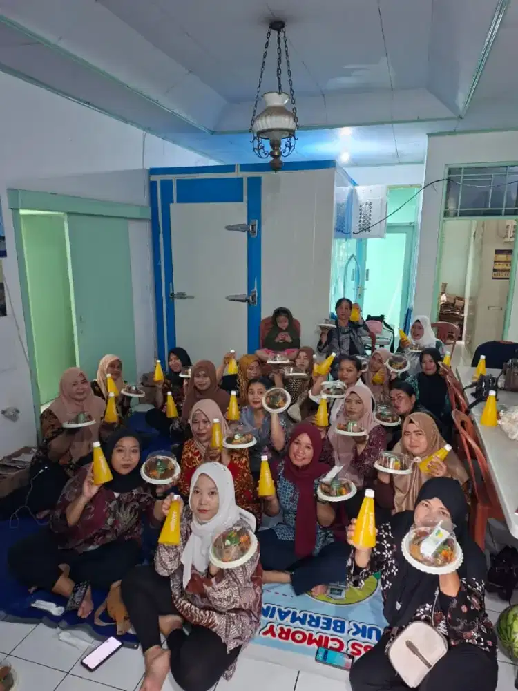 Menjual produk cimory ke seluruh pelanggan