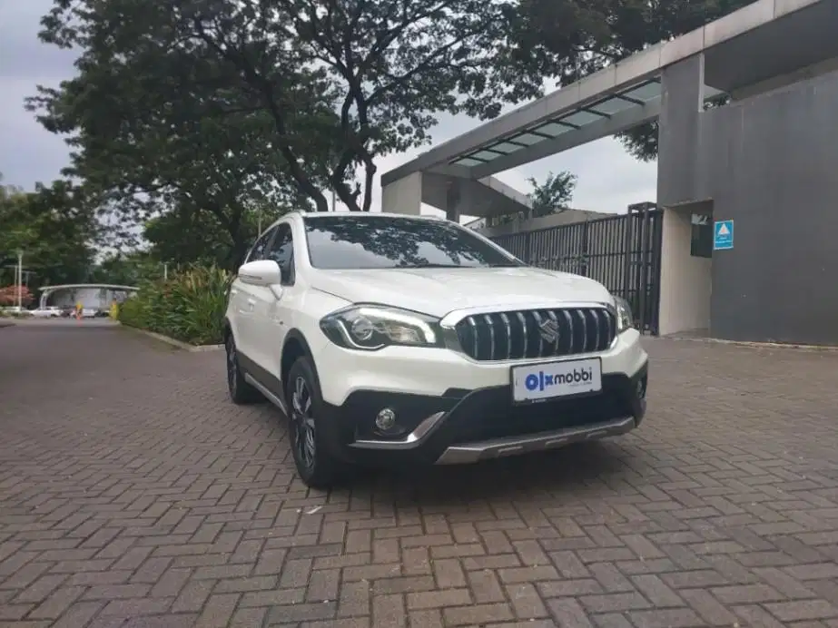 LOW DP Suzuki SX4 1.5 S-Cross Bensin-AT 2018 8SJS