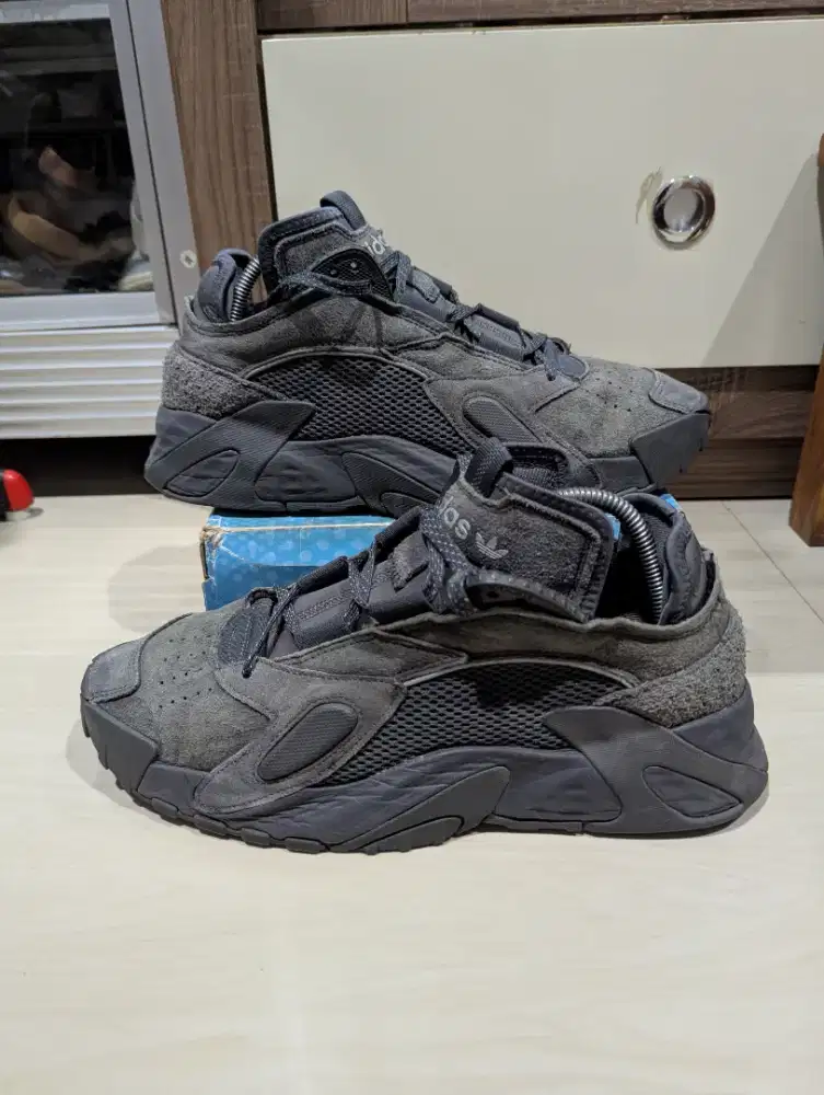 Sepatu Adidas streetball preloved size 44