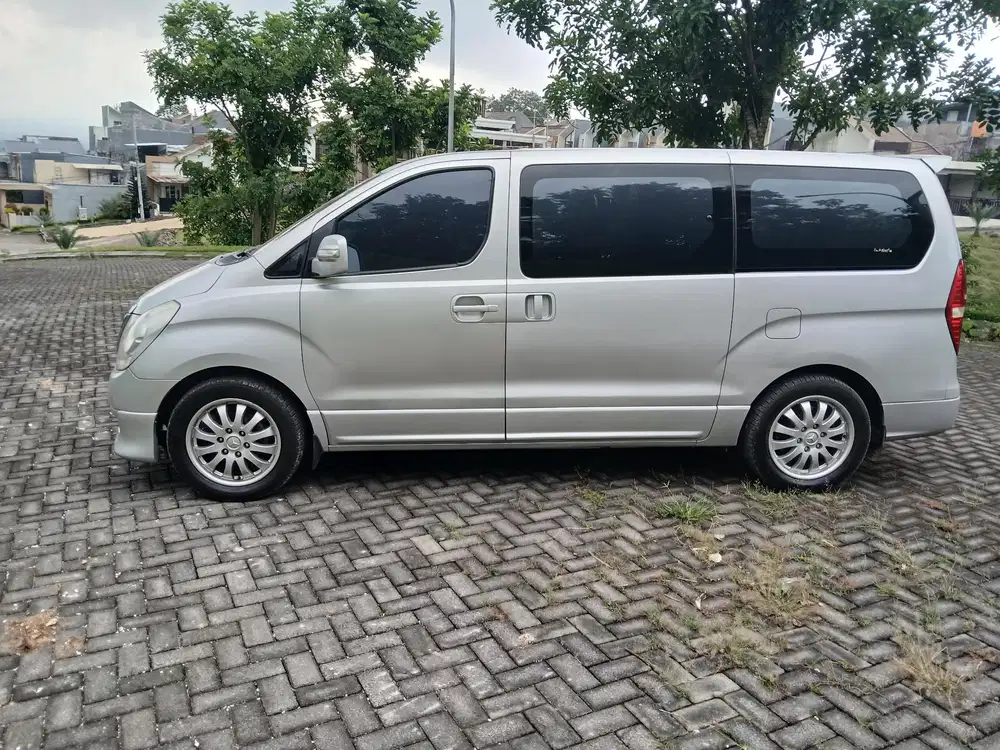 Hyundai H-1 2011 Bensin
