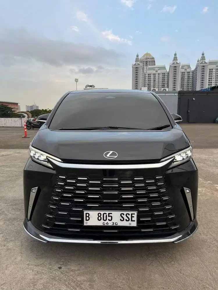 Lexus LM350H 2025 km 14rb