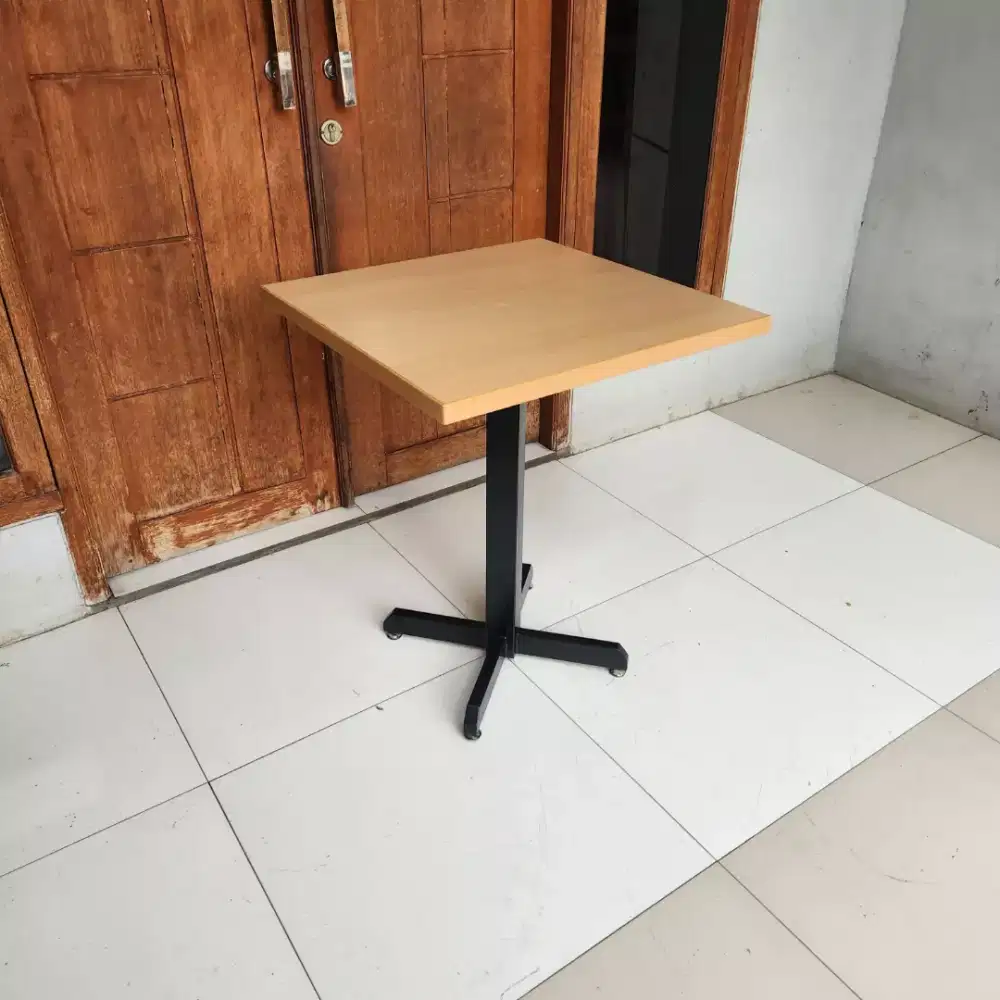 Meja ex Cafe - Meja ex Resto M13