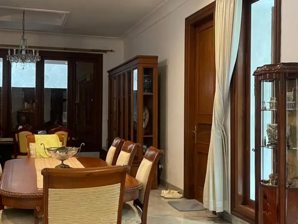 DIJUAL RUMAH LAMA TERAWAT LOKASI ELIT DI HANG TUAH KEBAYORAN BARU JAKARTA SELATAN