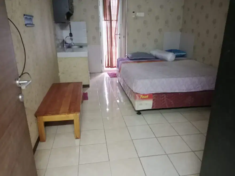 Disewakan apartemen tipe studio semi furnish bersih murah