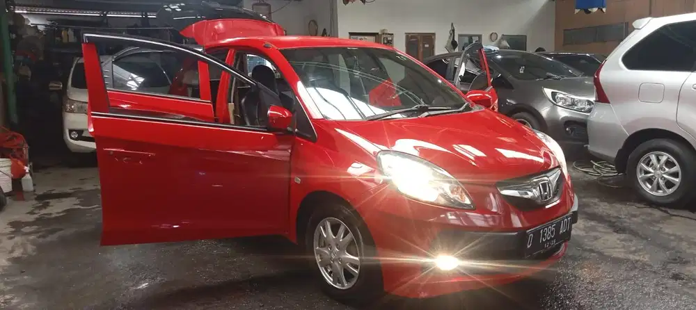 DP 9 JT Honda Brio 2017  Manual Merah  KM LOW top