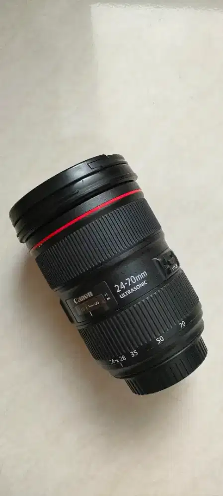 Canon 24-70mm F2,8 mark 2
EX DS complete box and Hood