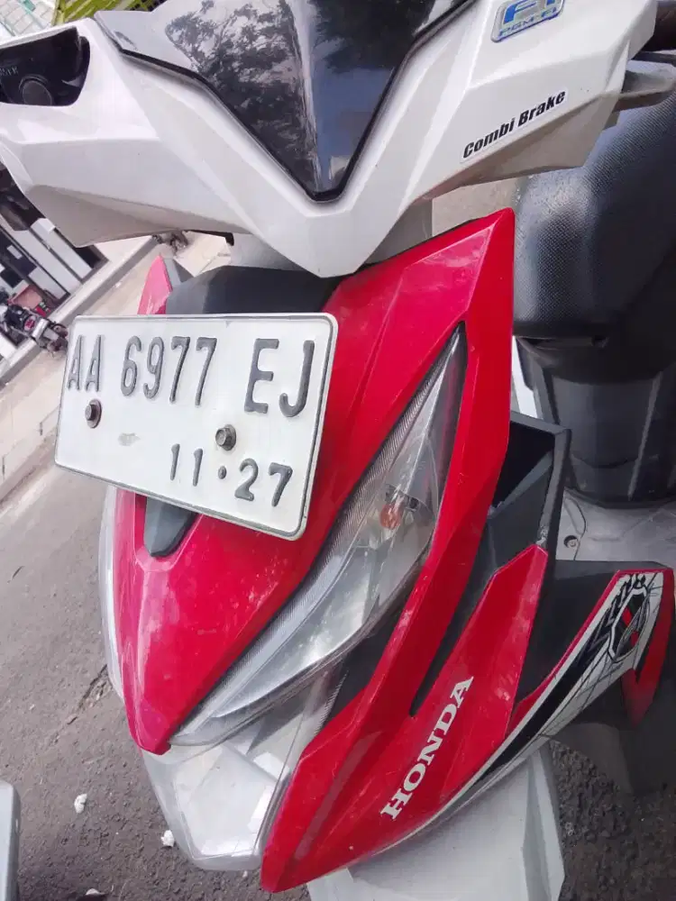 Dijual motor beat warna merah putih