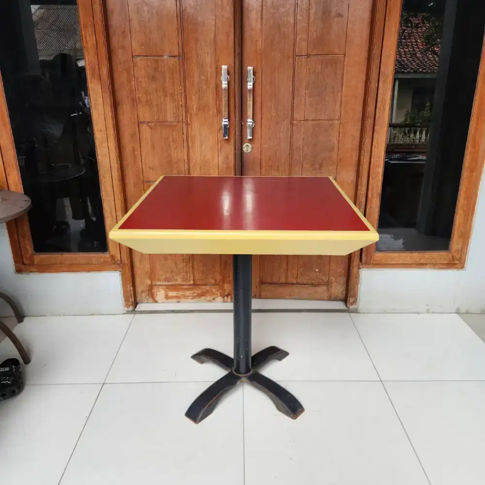 Meja ex Cafe - Meja ex Resto M17