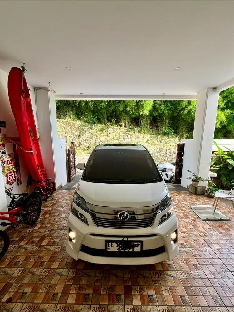Dijual Vellfire ZG Premiumsound 2014 Matic