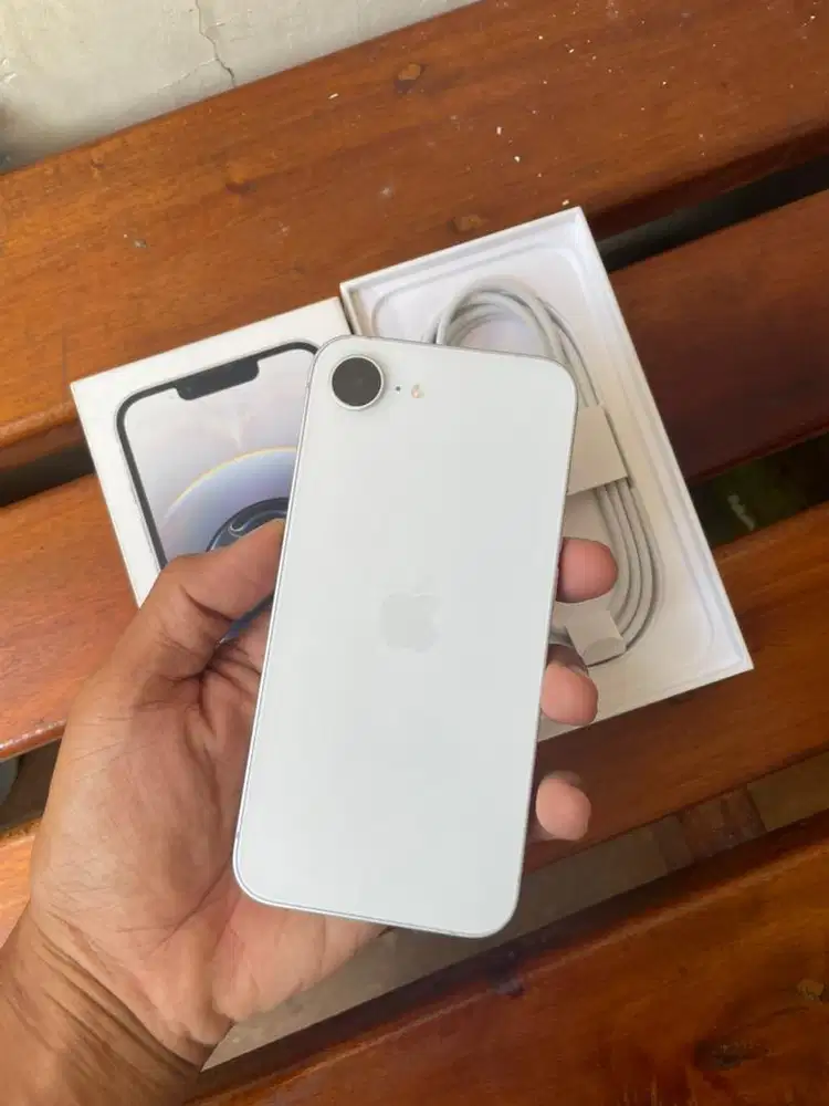 Iphone 16e 256gb white garansi ibox