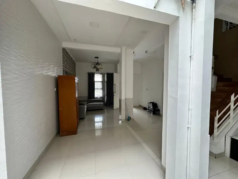 DISEWAKAN RUMAH 2 LANTAI CLUSTER SAN LORENZO GADING SERPONG, TANGERANG