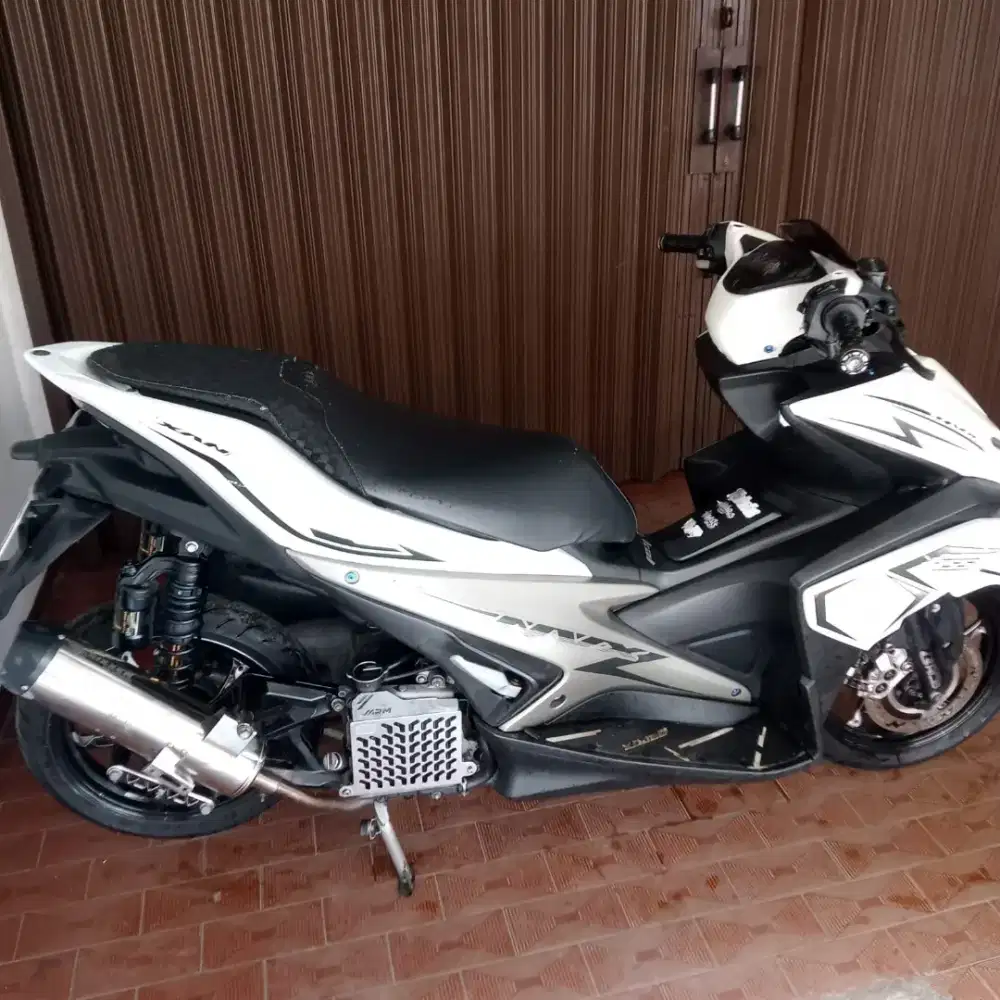 Dijual aerox putih 2018 bulan 5