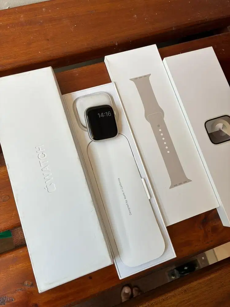Apple watch series 9 45mm starlight