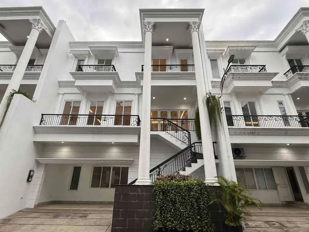 Hunian Eksklusif 4 Lantai Rooftop di Kawasan Prestisius Cilandak, Jakarta Selatan.