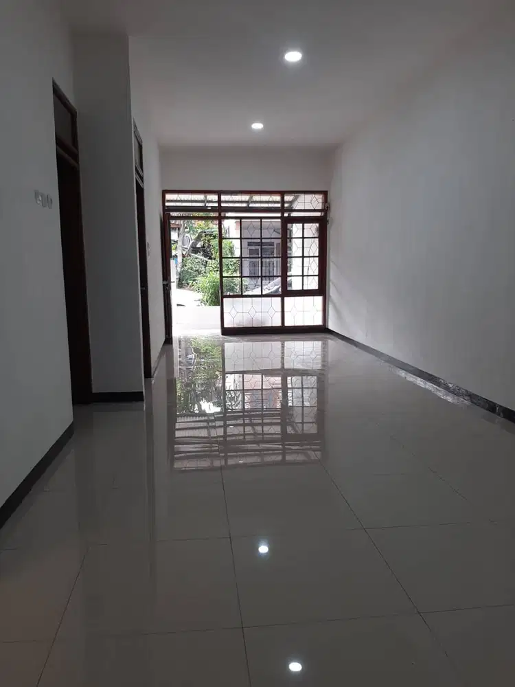 Rumah Cantik Minimalis 2 Lantai Taman Kopo Indah 2 Bandung Siap Huni