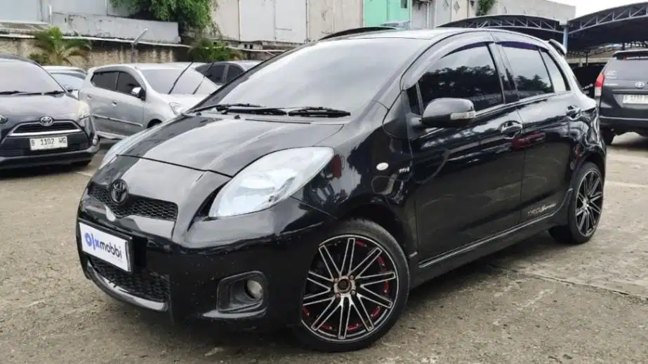 DP 1 JUTA Toyota Yaris 1.5 E Bensin-AT 2013 FKUS