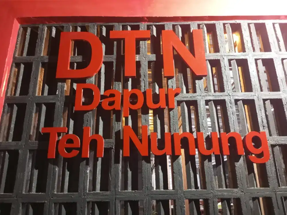 Acrylic Huruf Timbul & Neon Box Custom