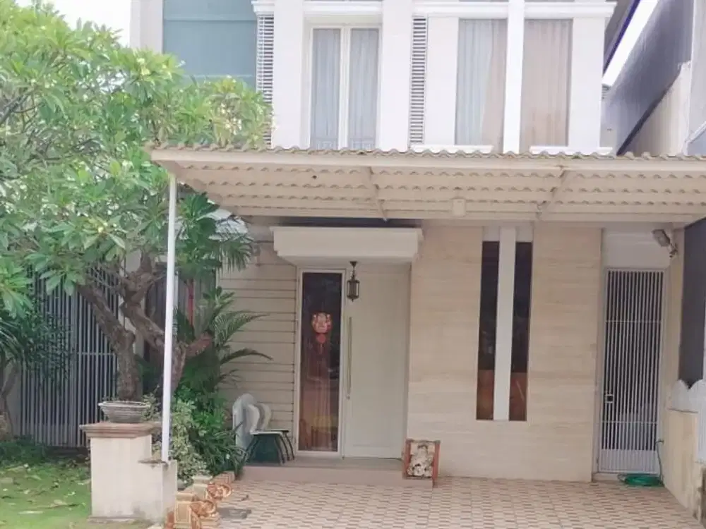 Rumah pakuwon indah Granada Surabaya barat