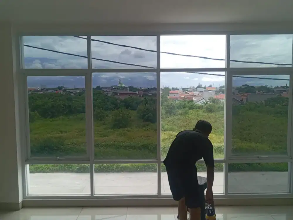 Jasa Pemasangan sticker kaca film rumah