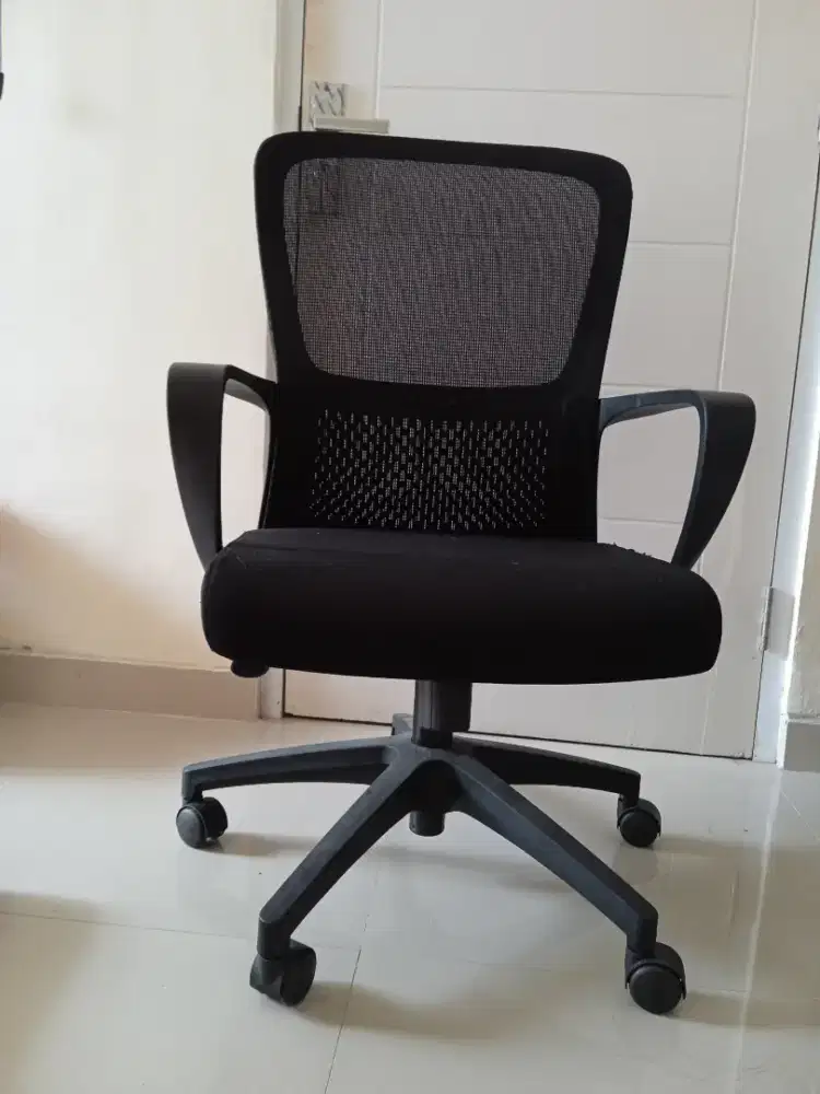 Iklan produk kursi minimalis ,