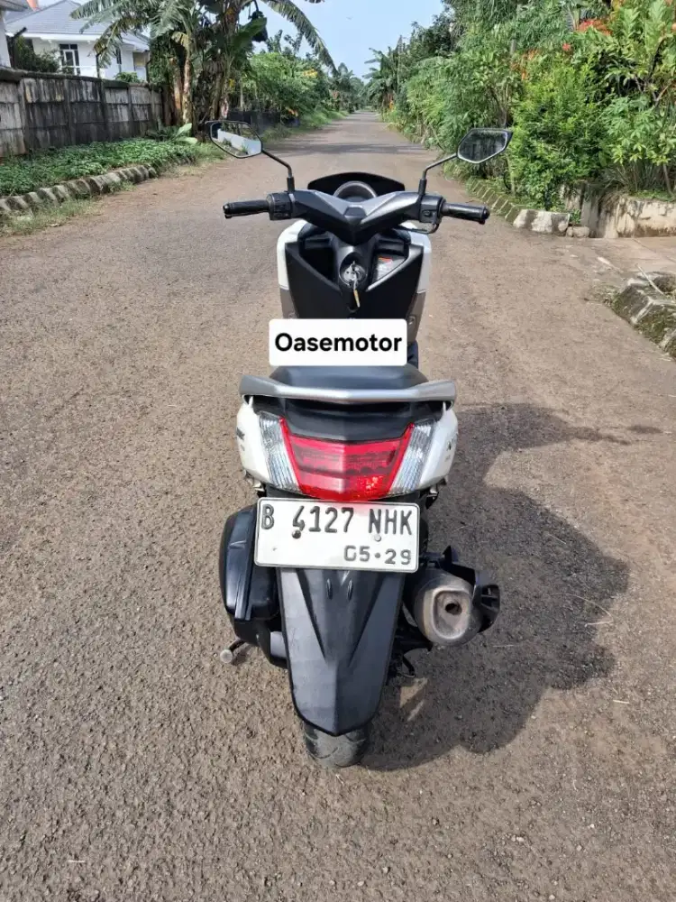 (B)  Yamaha Nmax 155 Tahun 219