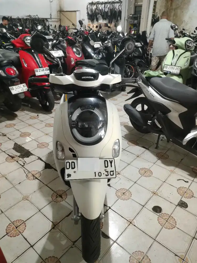 Honda Scoopy keyles 2025 putih