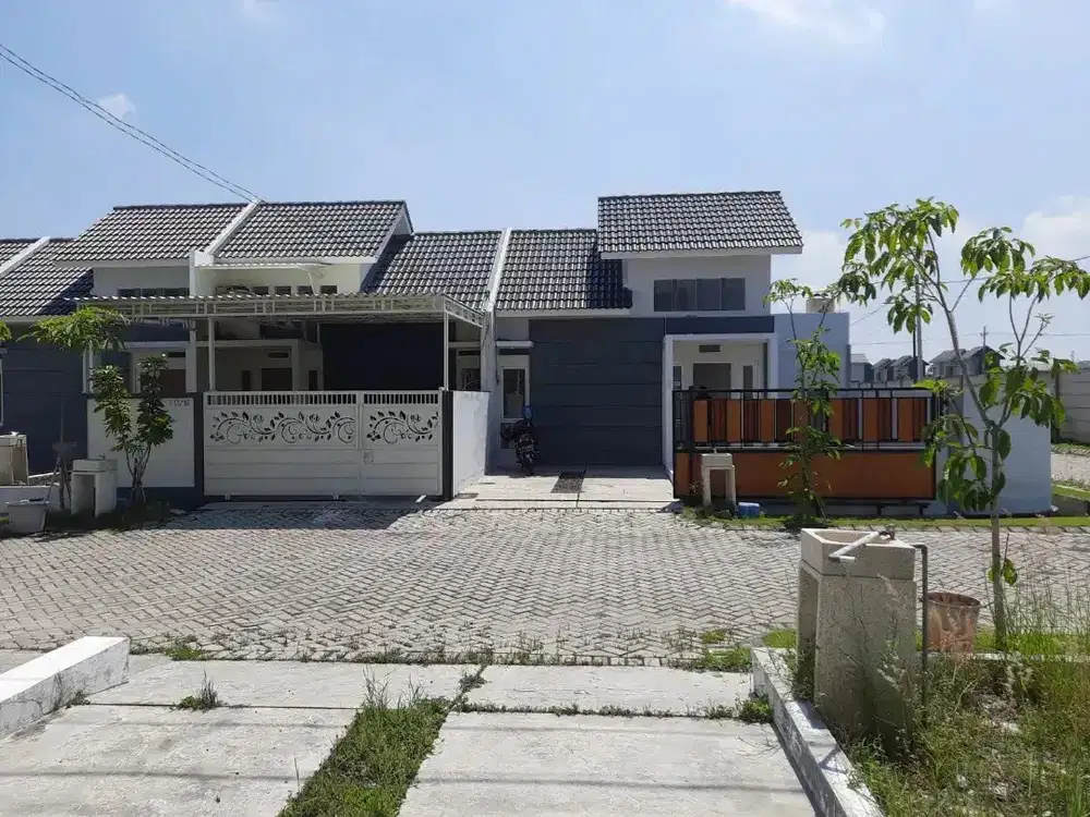 Rumah Pojok Di Grand Surya Cluster Jupiter 13 / 18, Damarsi, Buduran