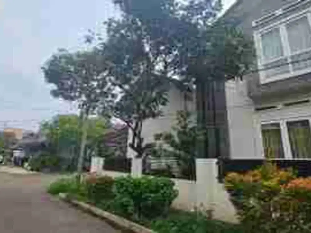 Rumah Siap Huni dengan 5Kamar Tidur di Jatibening Kota Bekasi