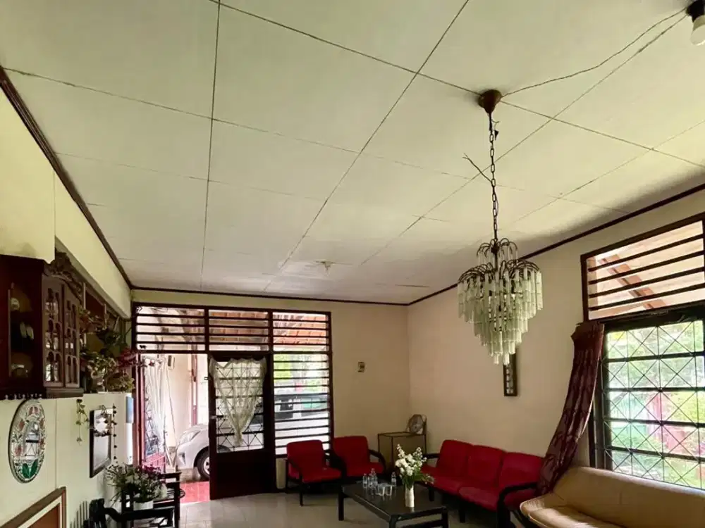 Dijual  murah Rumah asri depan taman komplek dekat citos cilandak jakarta selatan