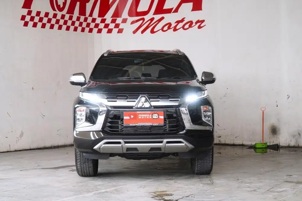 Mitsubishi Pajero Dakar 4x2 AT Hitam 2025