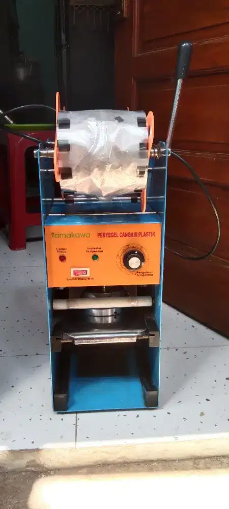 Mesin pres cup gelas plastik