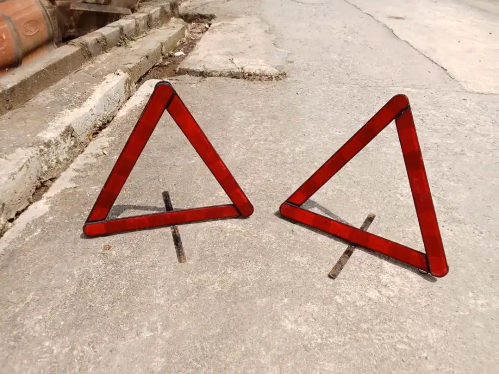 Segitiga Pengaman Darurat mobil