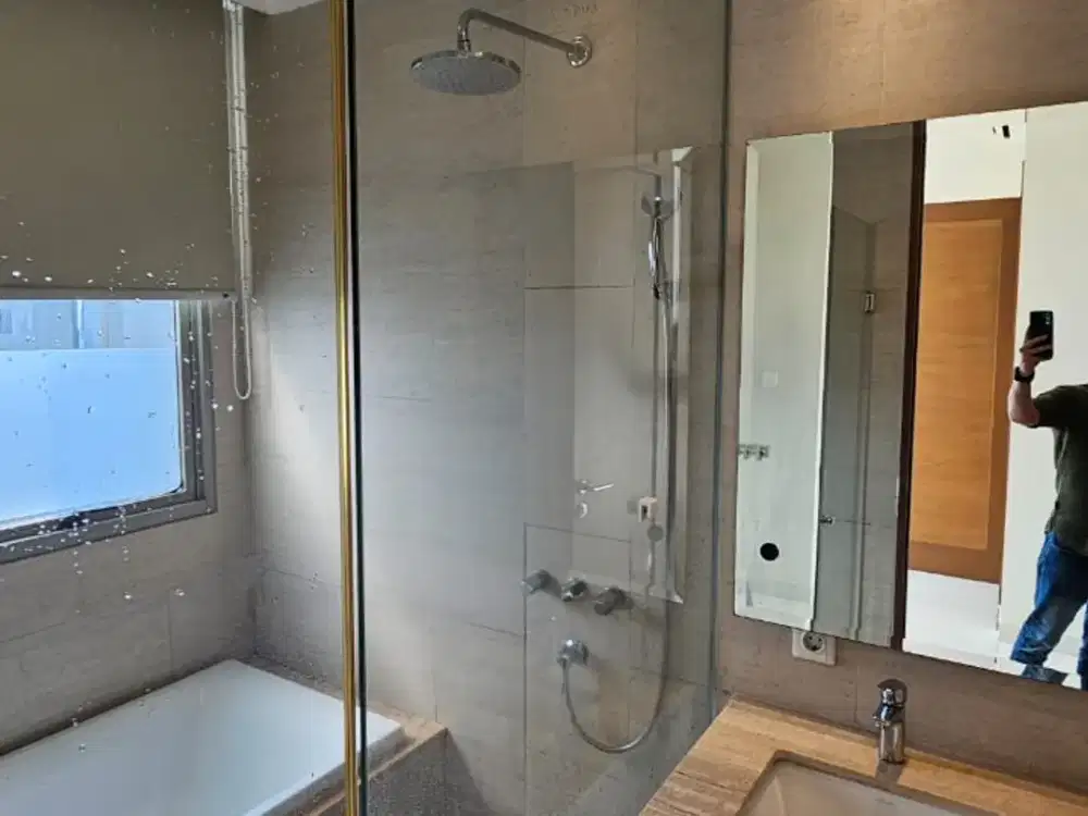 Di Jual Condominium taman Anggrek Residence 3 Bedroom Semi Furnish